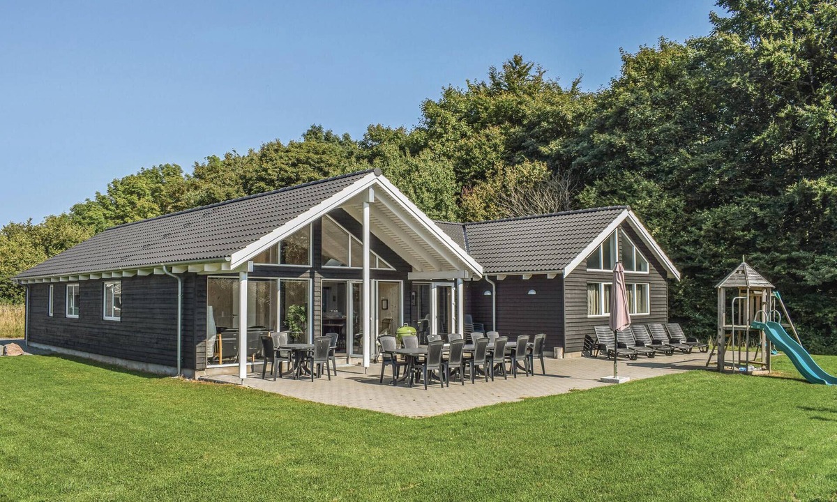 Lohals House | Nice home in Tranekær with kitchen