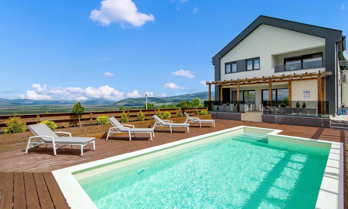 Udbina House | Nice home in Udbina with sauna