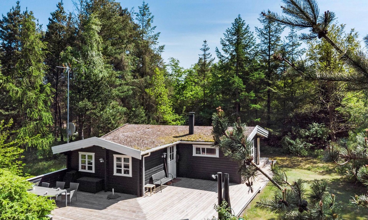 Bøtø By House | Nice home in Væggerløse with WiFi