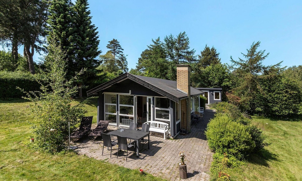 Vejby House | Nice home in Vejby with kitchen