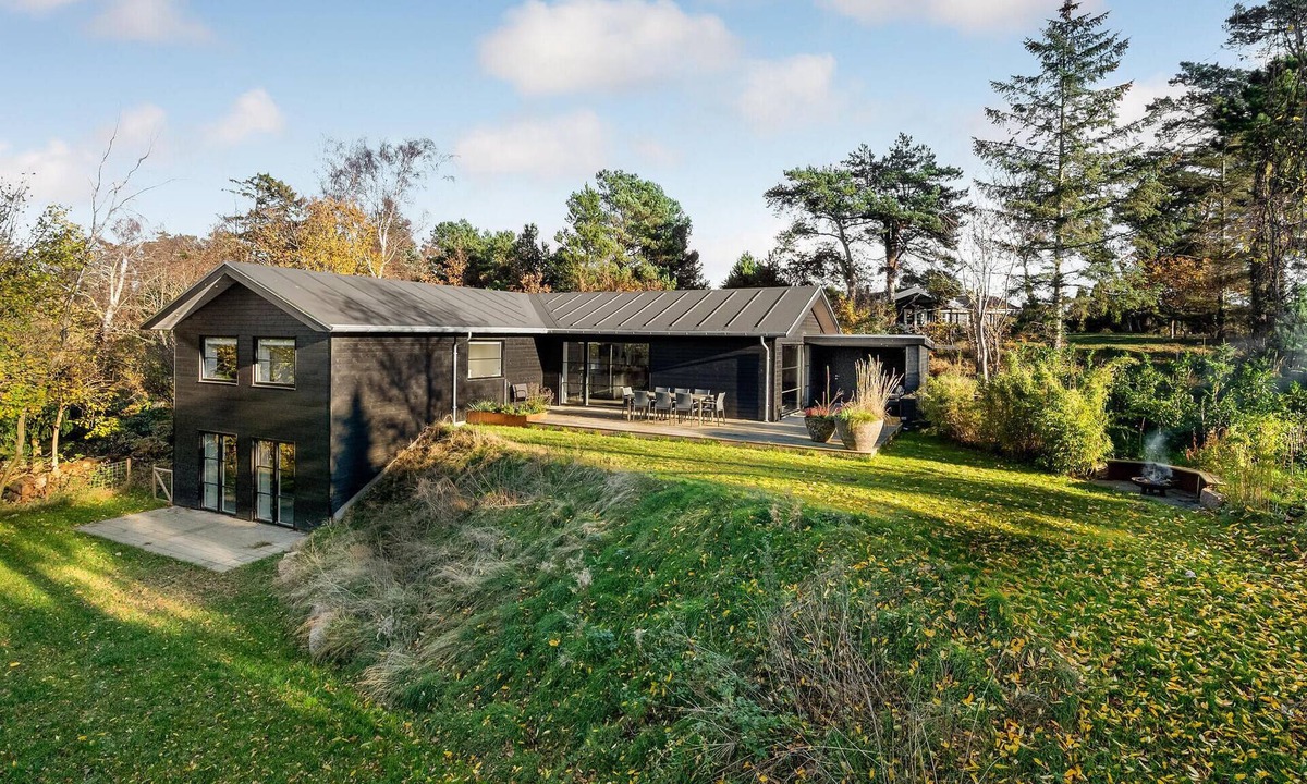 Rageleje House | Nice home in Vejby with kitchen