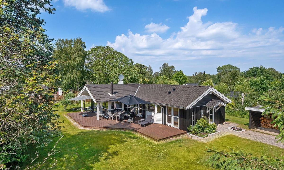 Holloselund House | Nice home in Vejby with sauna