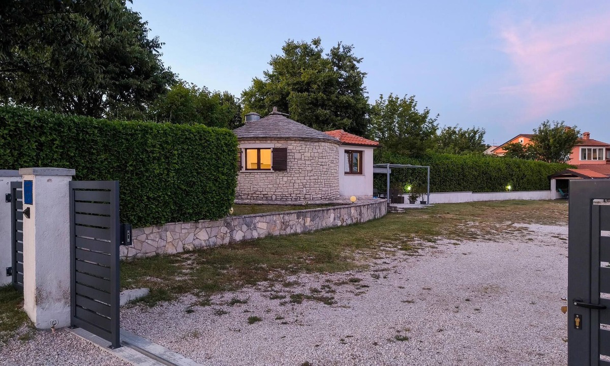 Zminj House | Nice home in Zminj with WiFi