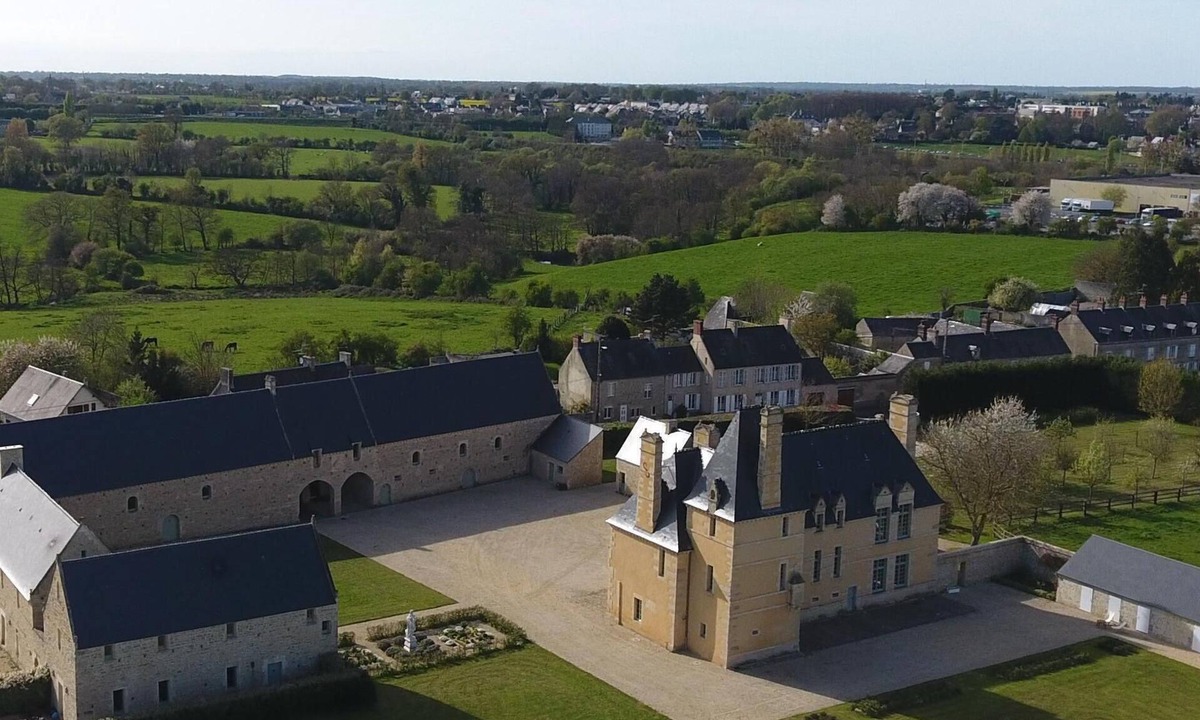 Monceaux-en-Bessin Cottage | Nice house in Bayeux in an outstanding site.