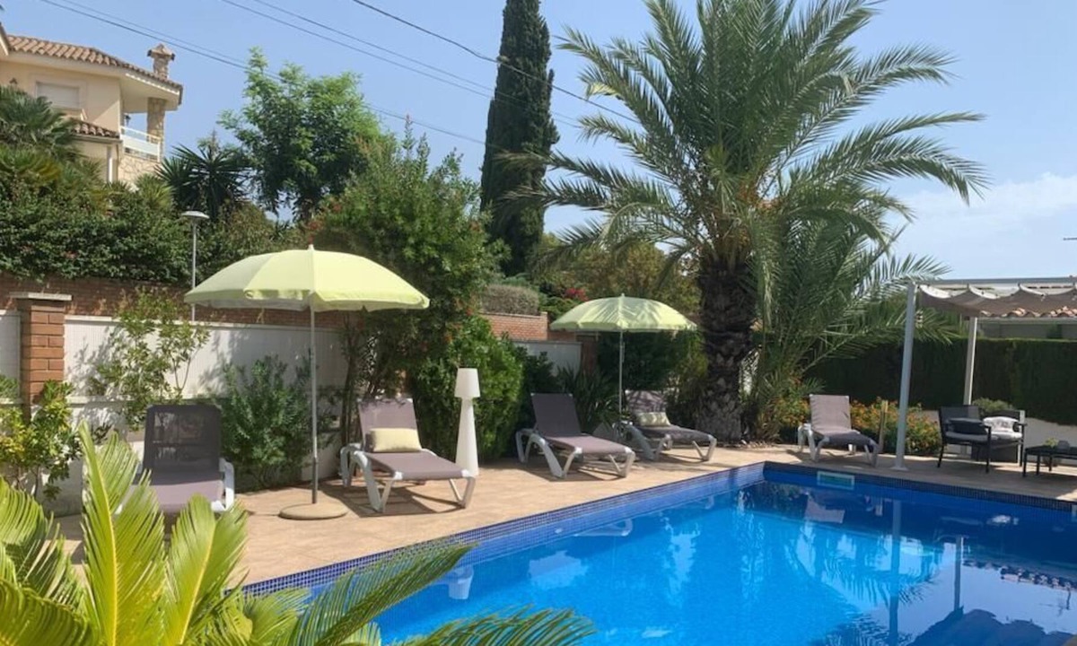 Pinos de Miramar Ski Chalet | Nice house with private pool 300m from the Beach - Miami Platja