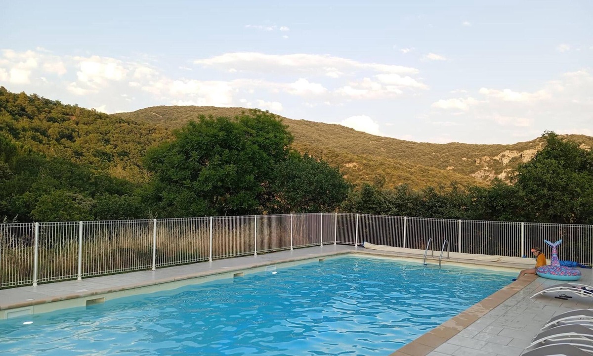 La Liviniere House | Nice house with private terrace and shared pool