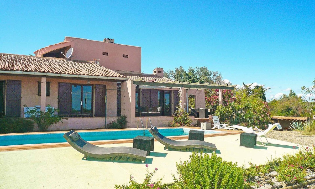 La Palme House | Nice house with private pool air conditionning and large views over sea