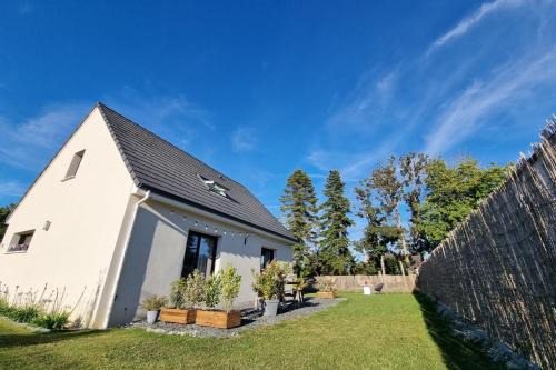 Amfreville House | Nice House With Terrace Garden In Amfreville
