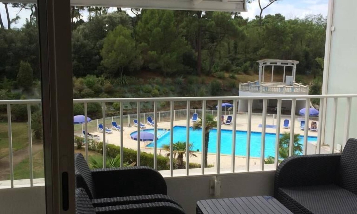 Chateau-d'Olonne Apartment | Nice large 2 bedroom apartment with all comfort, quiet, top floor.