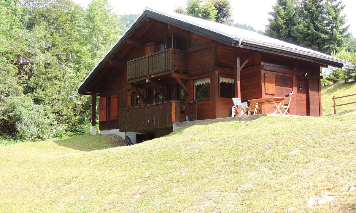 Les Carroz-d'Araches Ski Chalet | Nice mountain chalet with parking and wifi