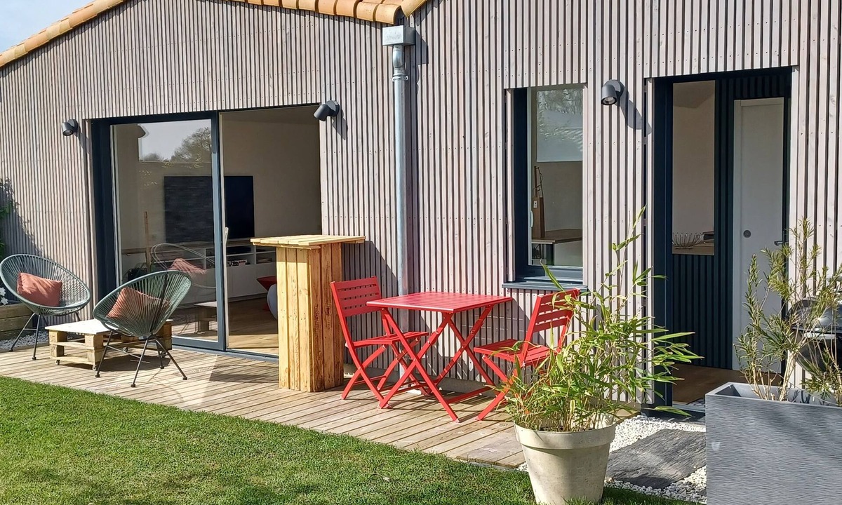 Le Bignon Apartment | Nice outbuilding!