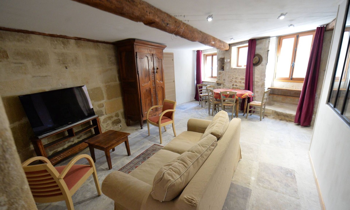 Meynes House | Nice, quiet, cool apartment for 4 people.
