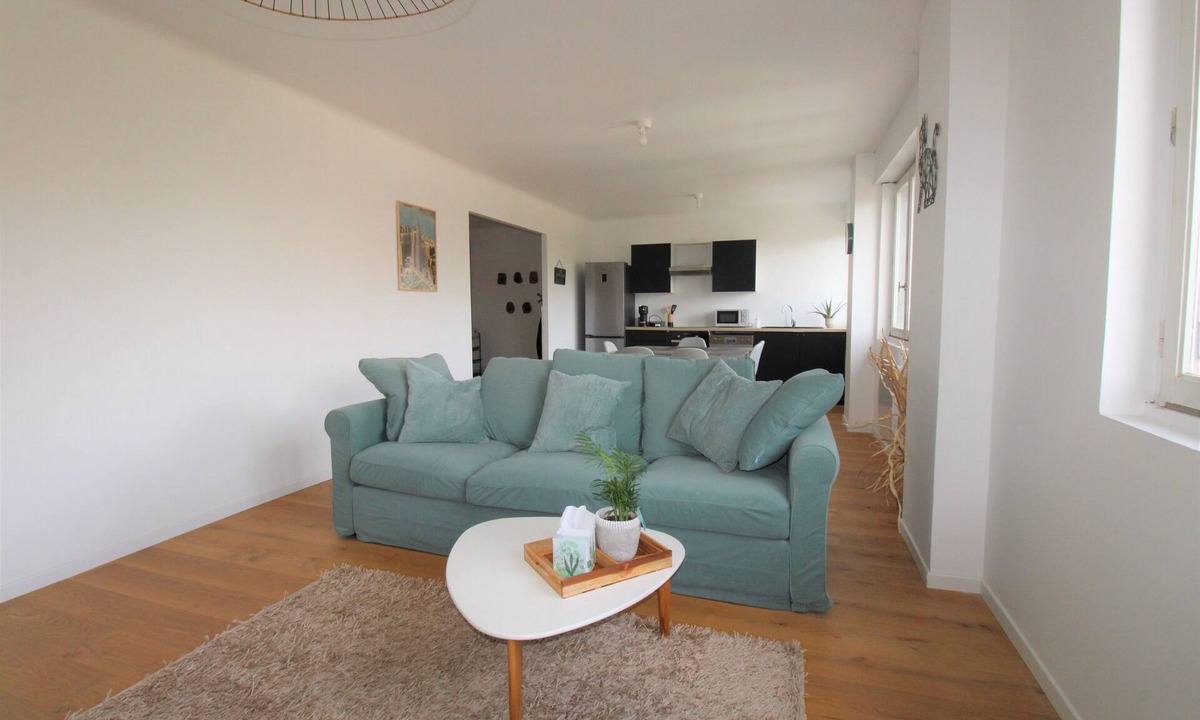Lay-Saint-Christophe Apartment | Nice, quiet apartment