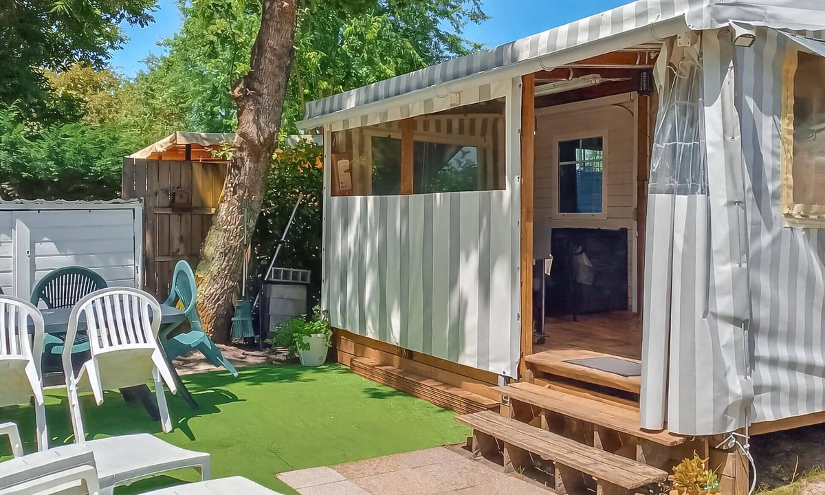 Sainte-Eulalie-en-Born House | Nice (sta)caravan in Sainte-Eulalie-en-Born