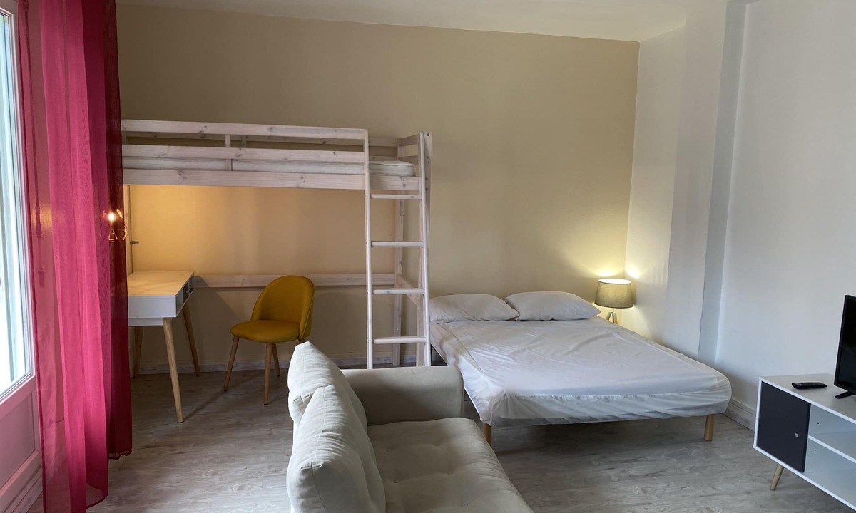 Gap Apartment | Nice studio downtown parking