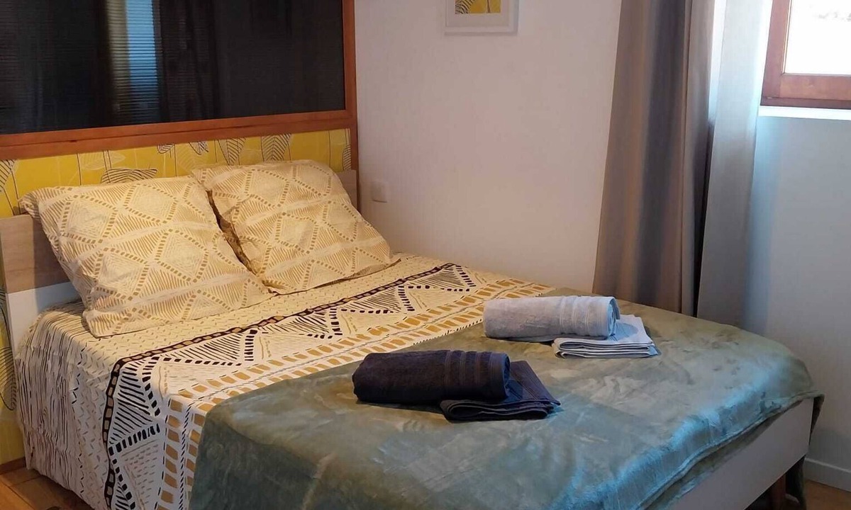 Saint-Thibery Bed & Breakfast | Nice sunny room