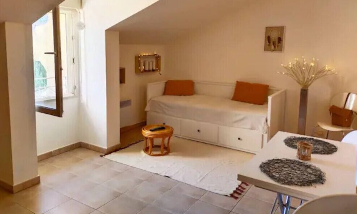 Chateaurenard Apartment | Nice trendy studio- Chateaurenard in a quiet