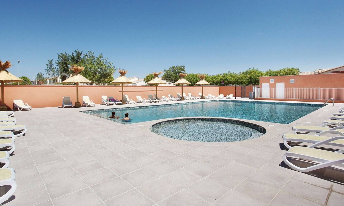 Aigues-Mortes Apartment | Nicely maintained apartment near the historic Aigues-Mortes