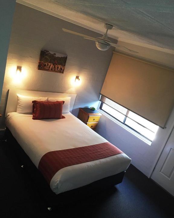 Hay Hotel | Nicholas Royal Motel - No Pets Allowed