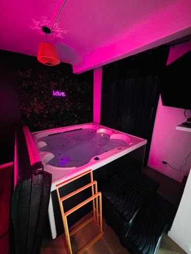 Piolenc House | Nid ange love room vaucluse