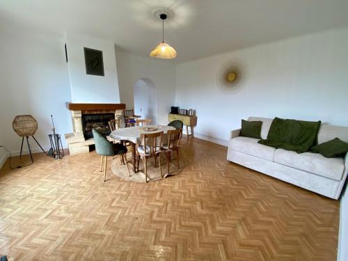 Saint-Just-Saint-Rambert House | Nid douillet au bord de l'eau