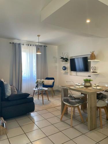 Saint-Jean-de-Bournay Apartment | Nid douillet a la campagne