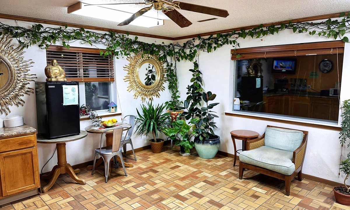 Sweet Springs Hotel | Night Inn