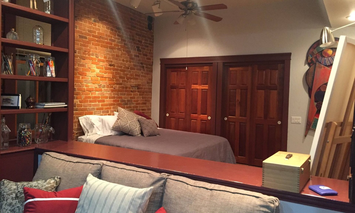 Eureka Springs Historic District Apartment | Night Owl 4N DOWNTOWN (optional paid parking upon request)