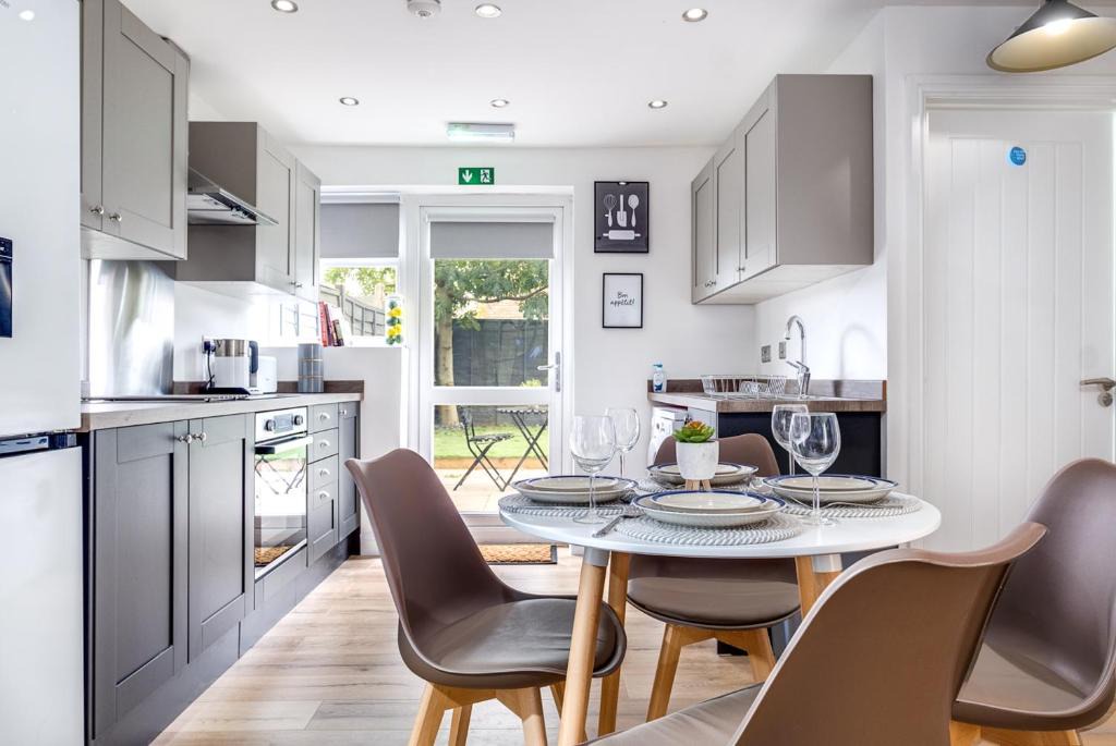 Stonnall House | Night Stay - Alpha House