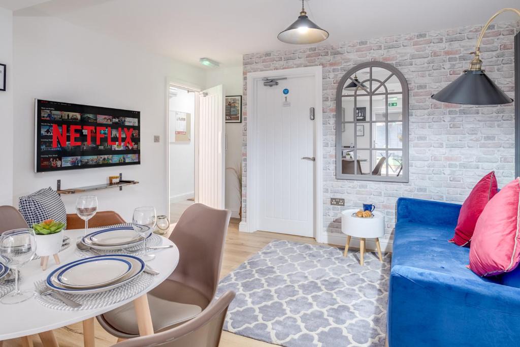 Stonnall House | Night Stay - Alpha House