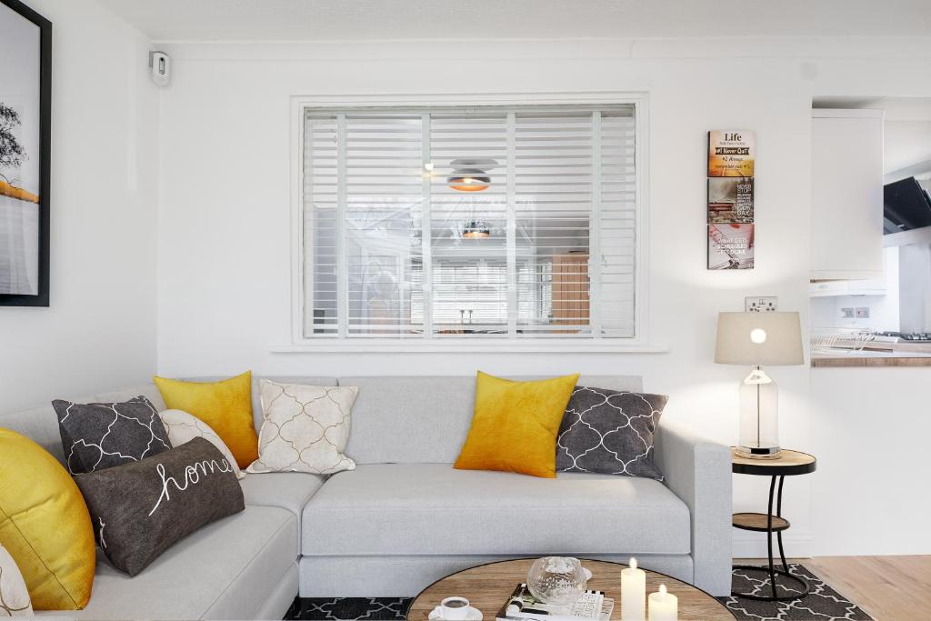 Acocks Green House | Night Stay - Beta House