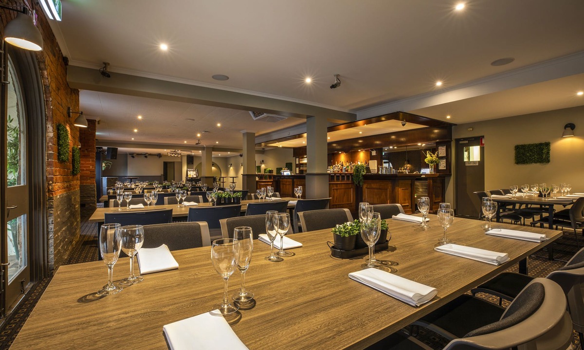 Ferntree Gully Hotel | Nightcap at Ferntree Gully Hotel Motel