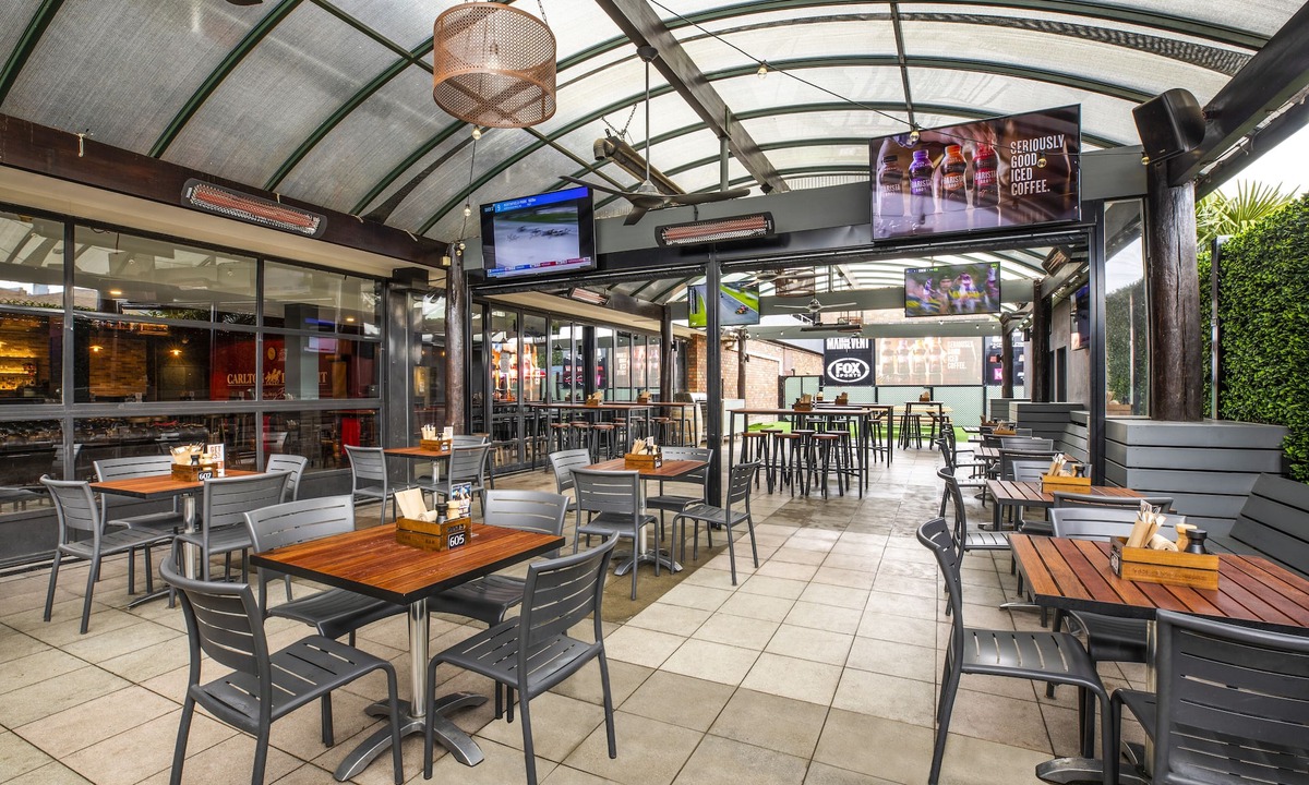 Ringwood Hotel | Nightcap at Manhattan Hotel