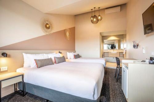 Ringwood Hotel | Nightcap at Manhattan Hotel