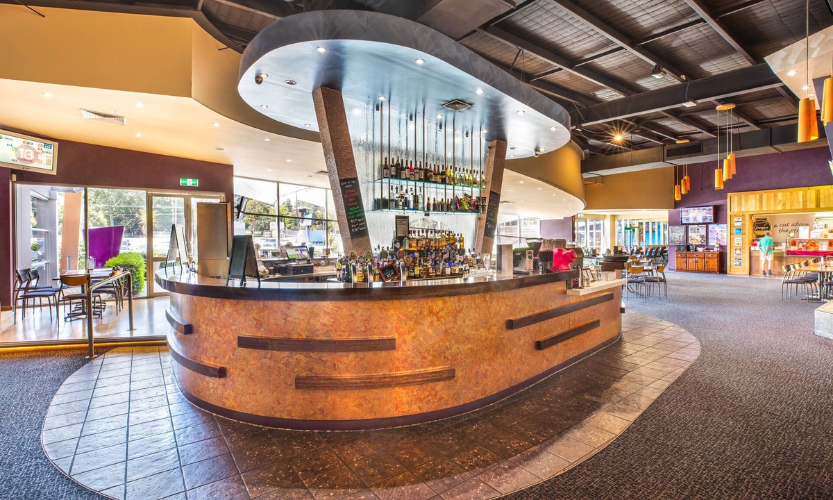 Noble Park Hotel | Nightcap at Sandown Park Hotel