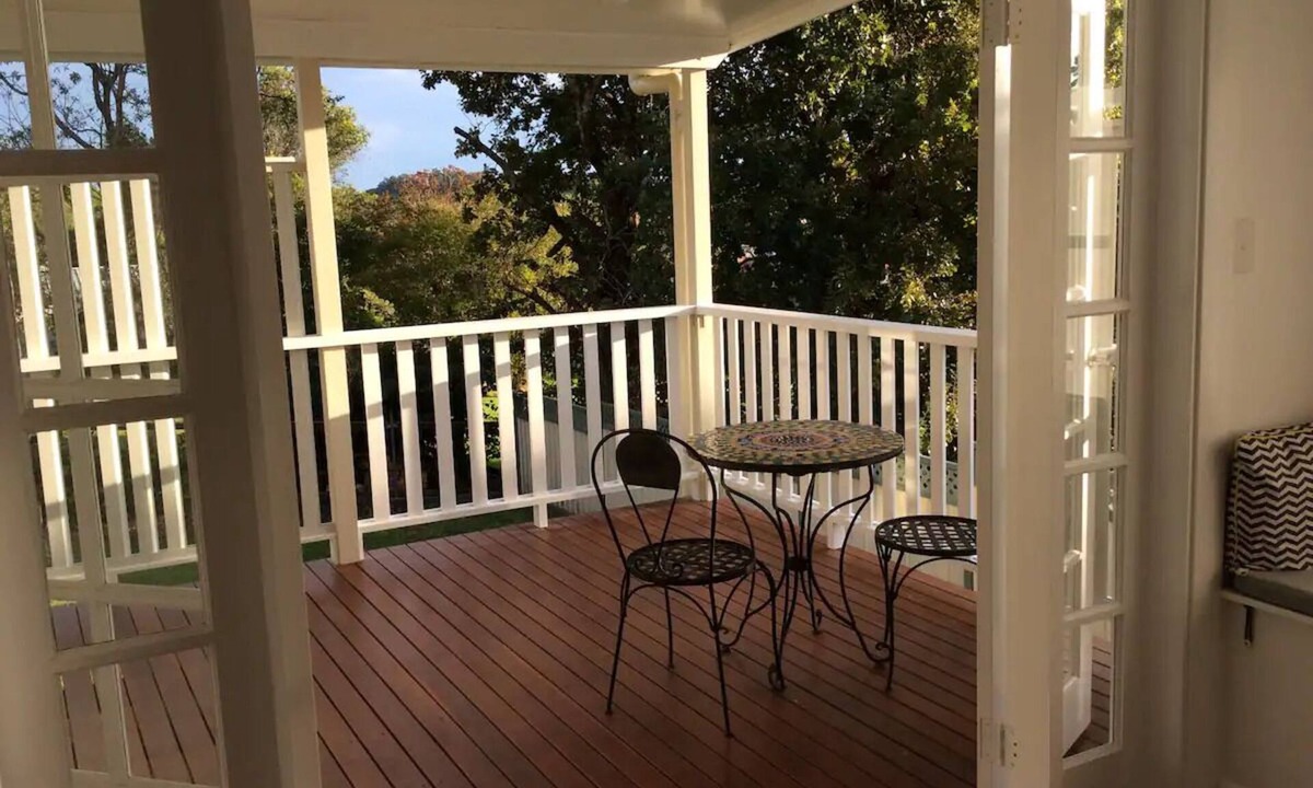 Stroud House | Nights on Broadway