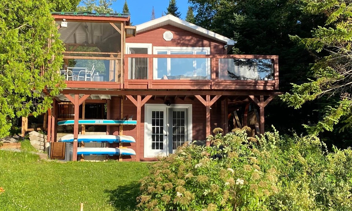 St-Adolphe-d'Howard Ski Chalet | Niksen Cabins for 2 people on the lake