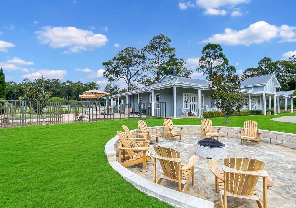 Lovedale House | Nine Hunters