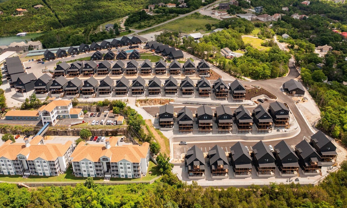 Hollister House | Nine Lakefront Homes (sleeping 223) in Rocky Shores w/n 500ft