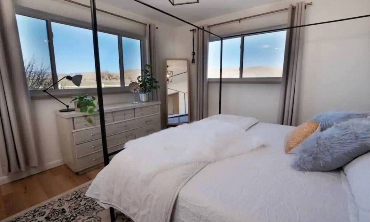 Wellington House | Nine Mile Ranch | 4BR, Views, Office, Fireplace