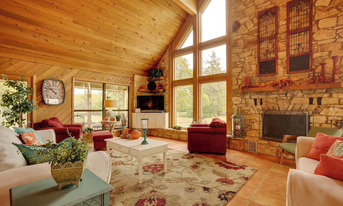 Bryan House | 'Nini's Love' Cottage w/Deck + Fishing Pond!
