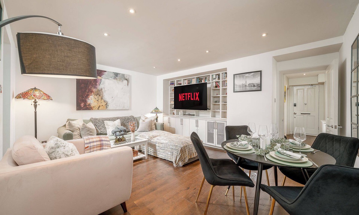 Redcliffe Apartment | Niru Experience Hidden Gem In Chelsea 2BD 2BA