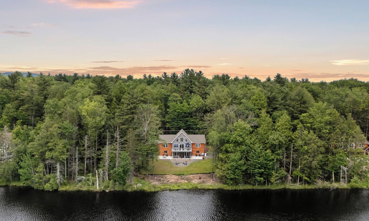 Blakeslee House | Nittany Cabin by AvantStay | Lakefront, View, Firepit