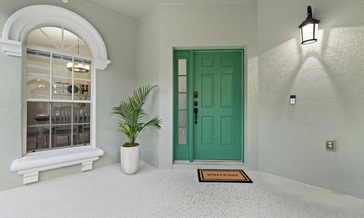 Haines City House | nLuxury 5bd Near Disney whit Pool Spa & Game Room