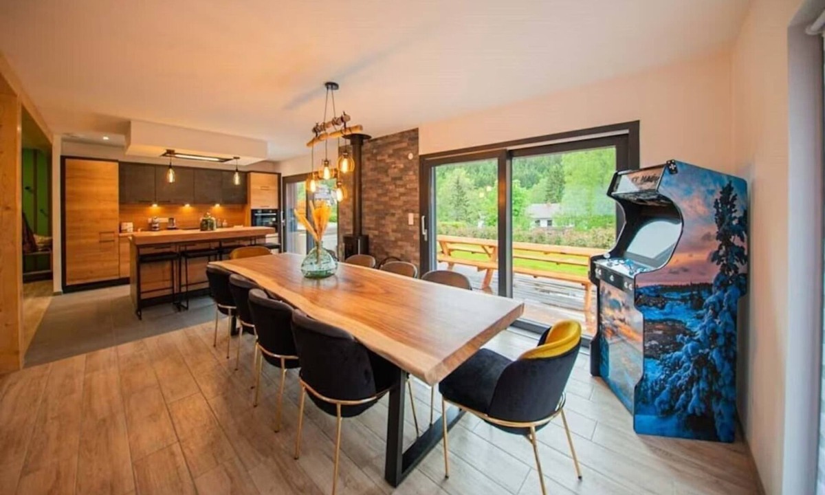 Xonrupt-Longemer Ski Chalet | nMaéva's Chalet: Jacuzzi and Terrace.