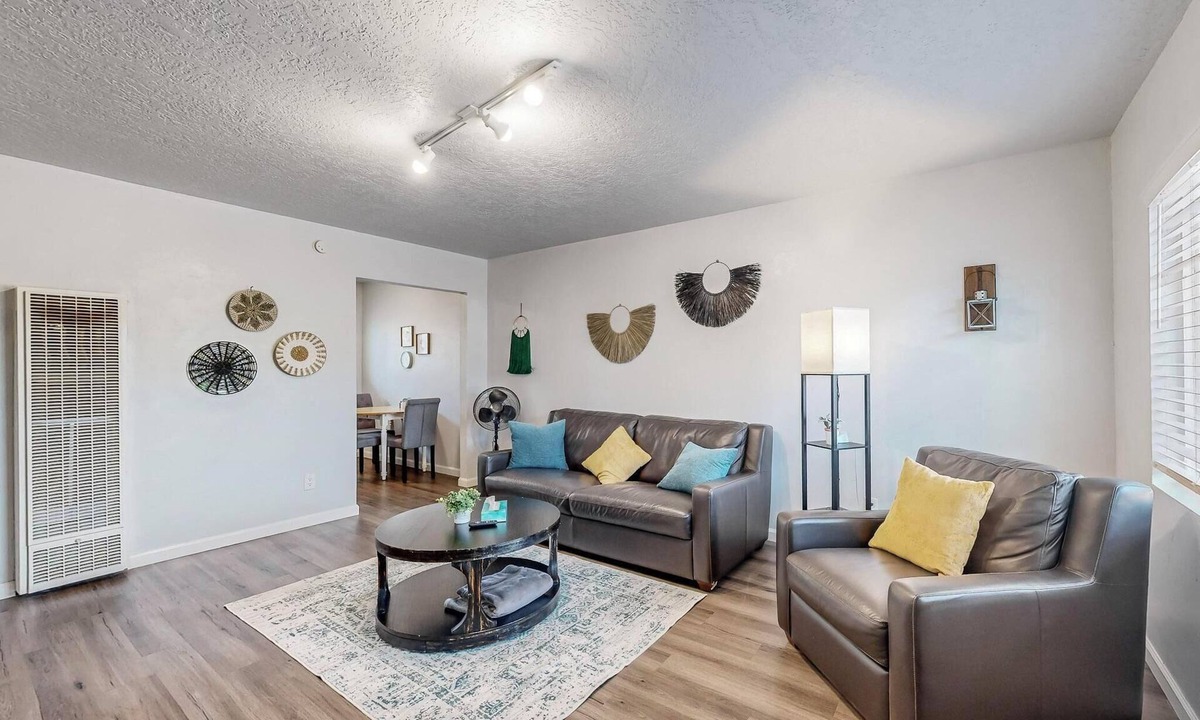 University Heights Apartment | No.1: King bed, 1b/1b, Walk to UNM