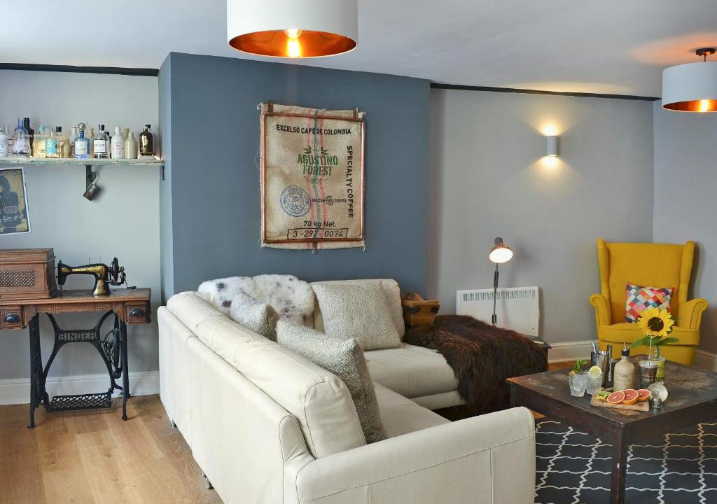 Pentrefelin House | No 5 @ Ginhaus