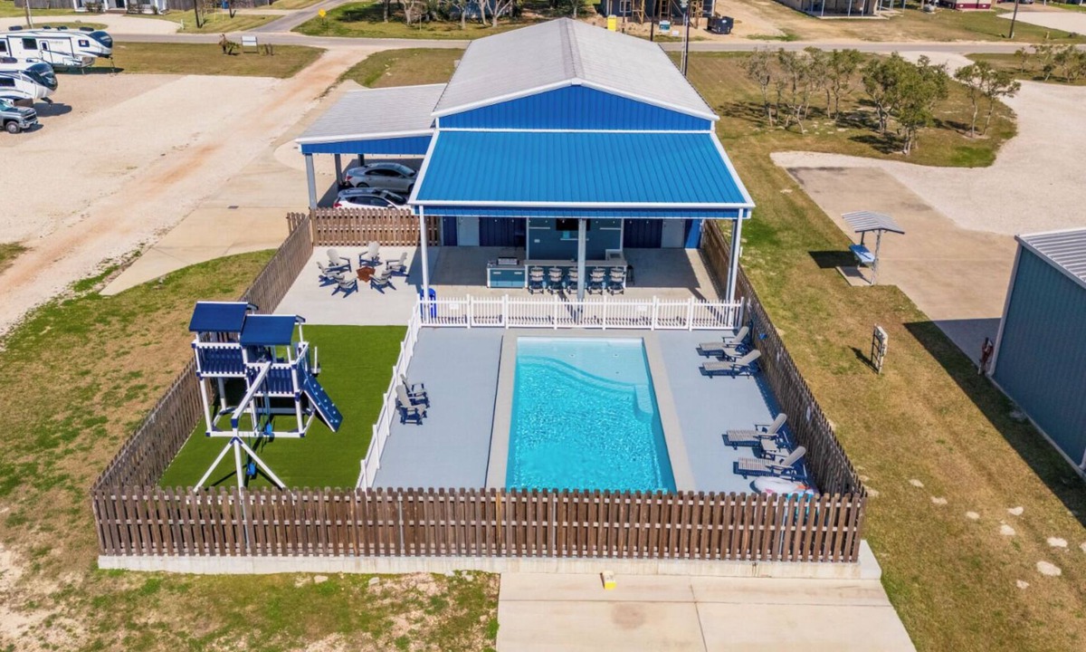 Port O Connor House | NO AGENDA HACIENDA-Pool/Playscape Pets ok with more fees