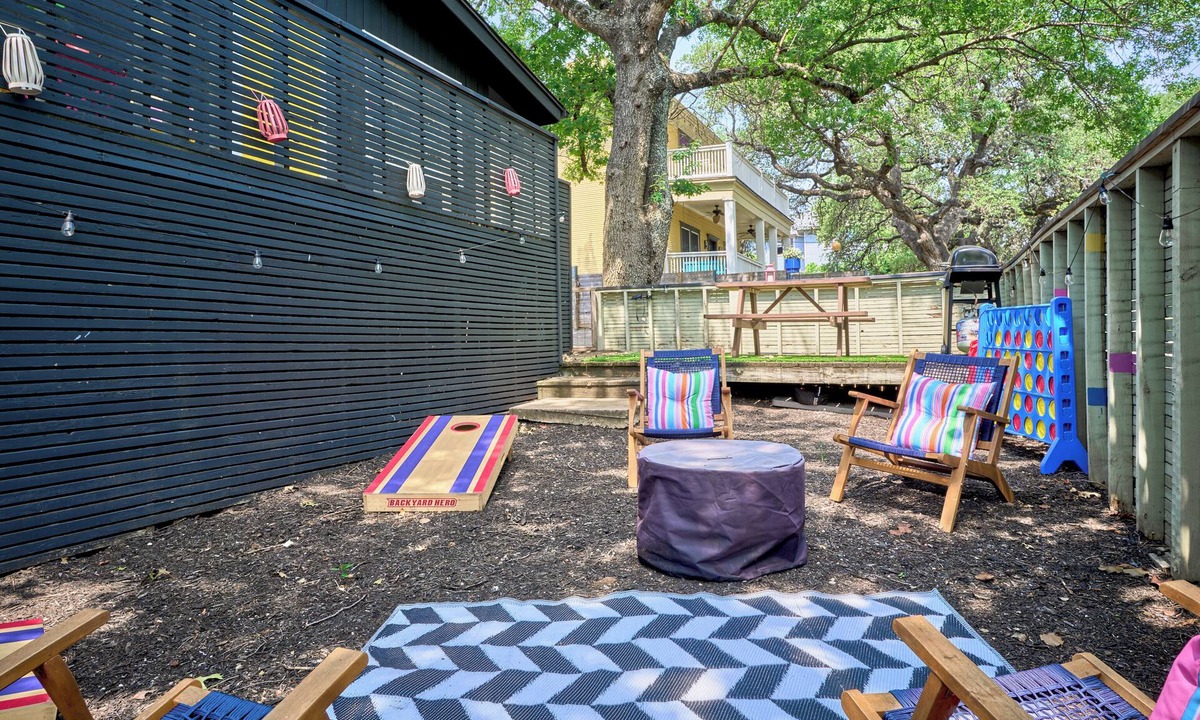 Travis Heights House | No Cleaning Fee Great Neighborhood PETS Allowed!