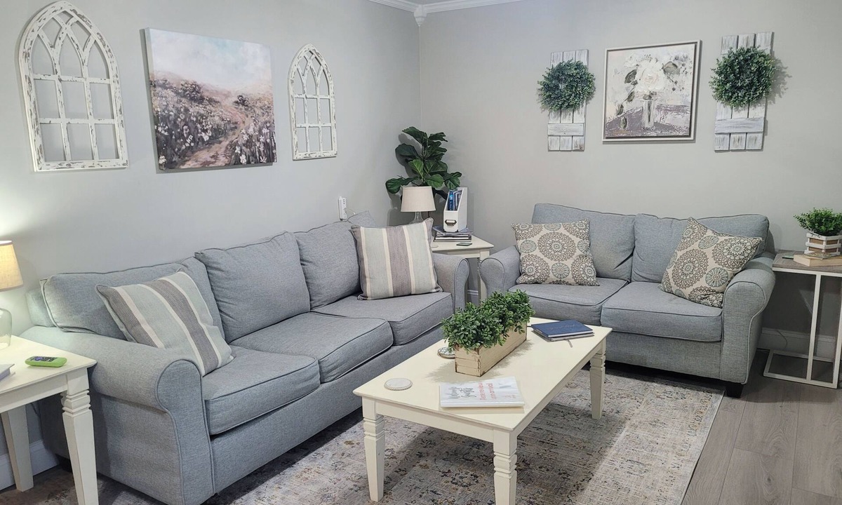 Newport House | No Cleaning Fee - Steps to Entertainment - King Bed - Family Friendly